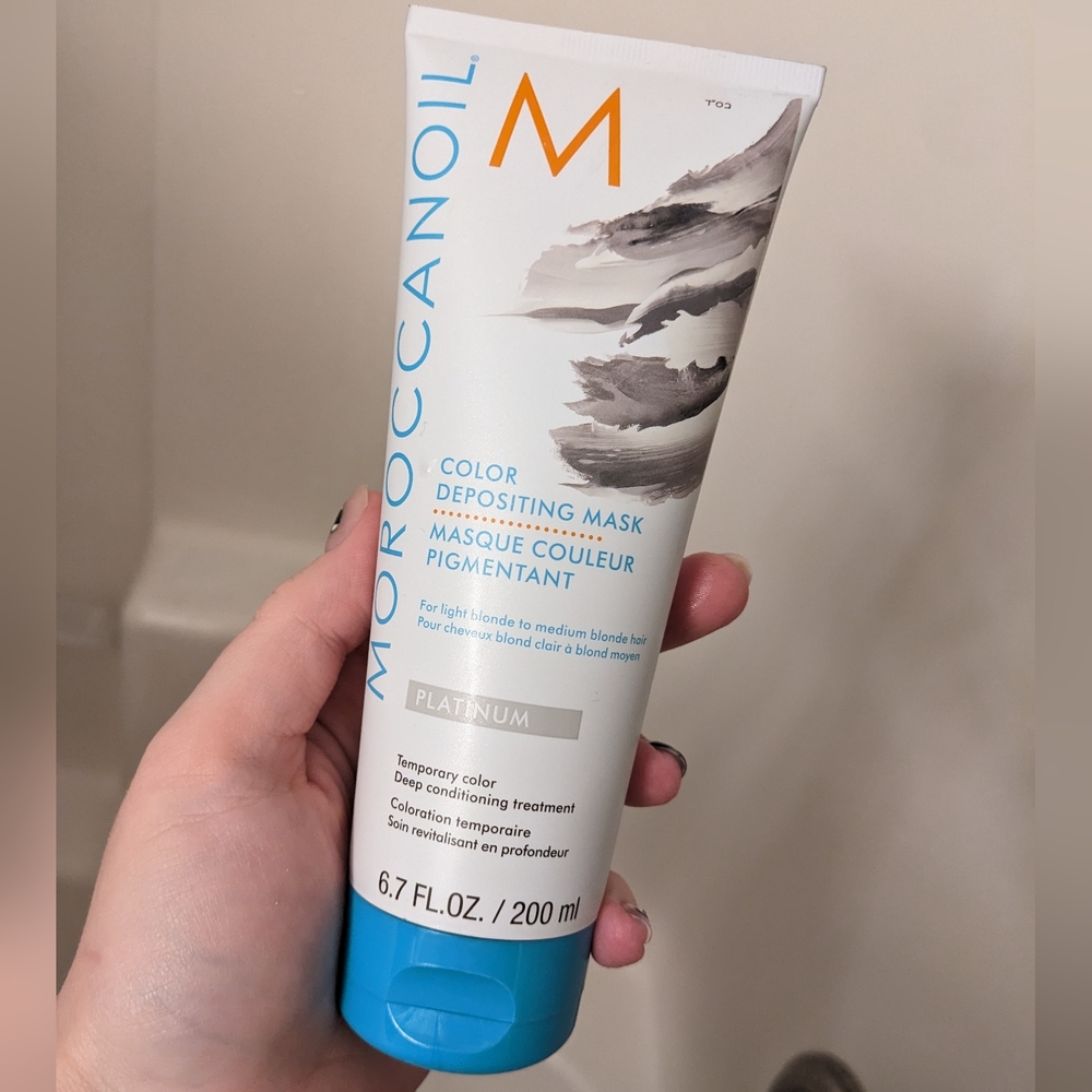 Moroccan Oil Platinum color deposit mask